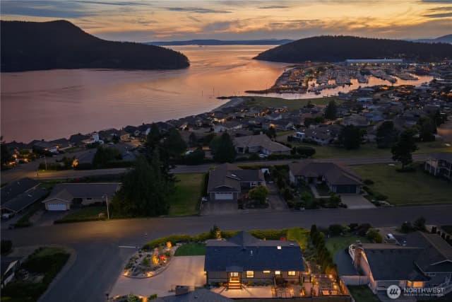 Property photo for 4708 Queen Ann Way, Anacortes photo 2
