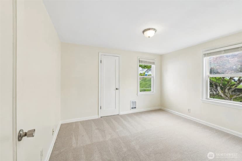 Property photo for 517 Bronson Way Ne, Renton photo 14
