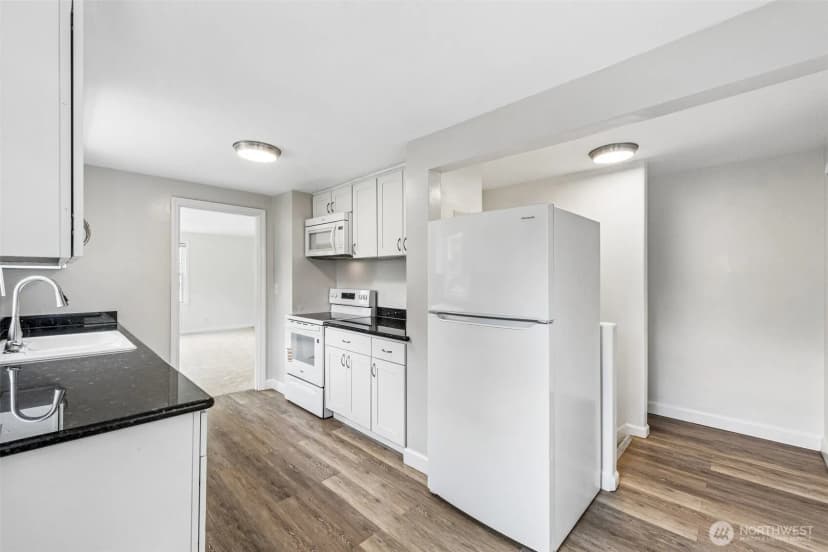 Property photo for 517 Bronson Way Ne, Renton photo 10