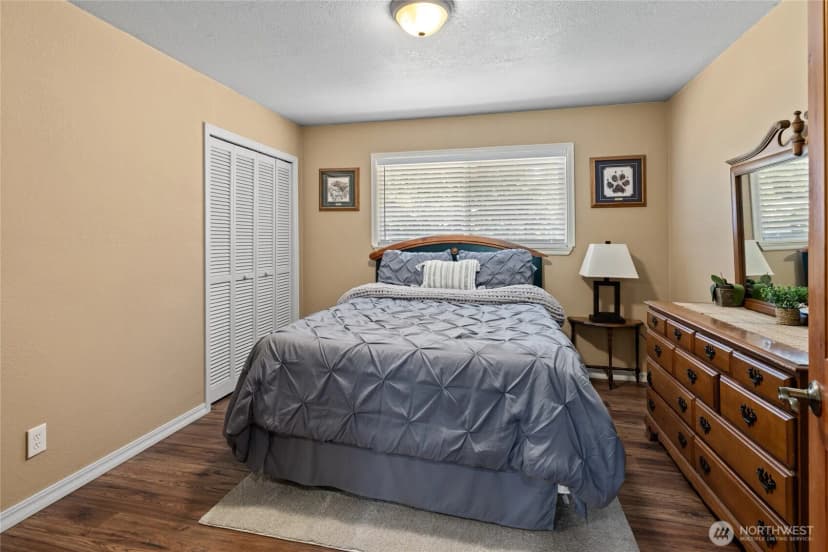 Property photo for 61 S Lake Cabins Road, Ronald photo 15