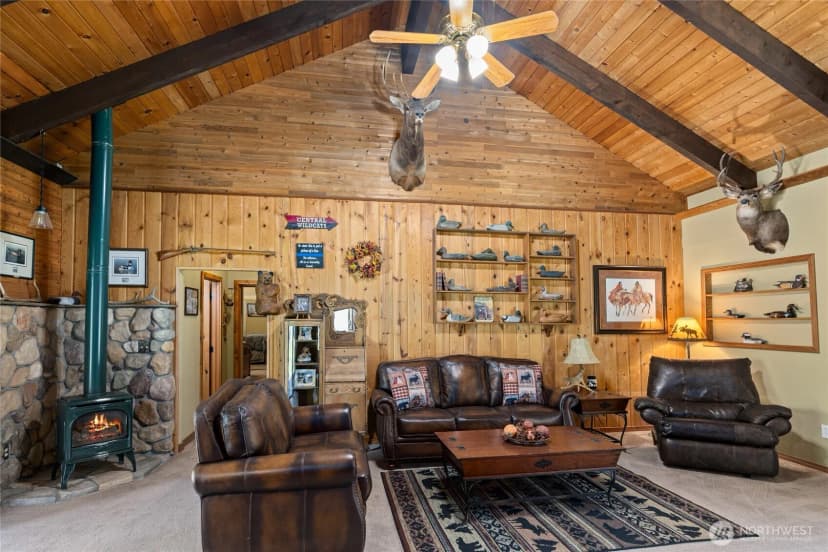 Property photo for 61 S Lake Cabins Road, Ronald photo 11