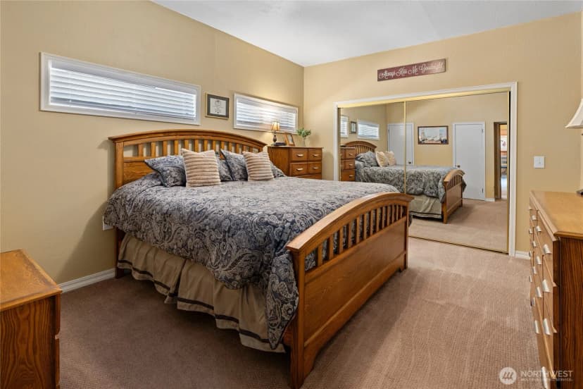 Property photo for 61 S Lake Cabins Road, Ronald photo 13