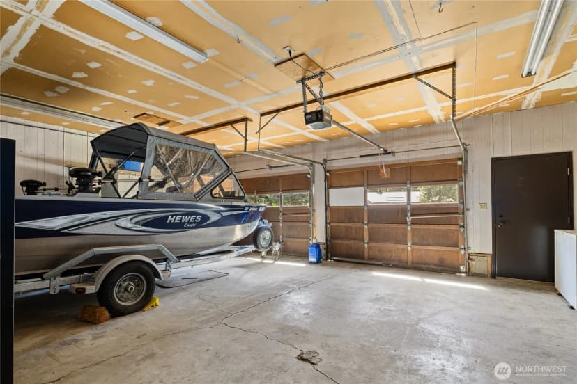 Property photo for 61 S Lake Cabins Road, Ronald photo 25