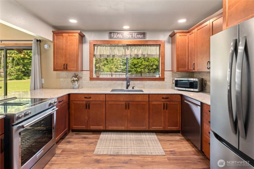 Property photo for 61 S Lake Cabins Road, Ronald photo 8