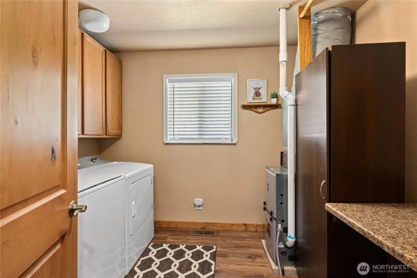 Property photo for 61 S Lake Cabins Road, Ronald photo 18
