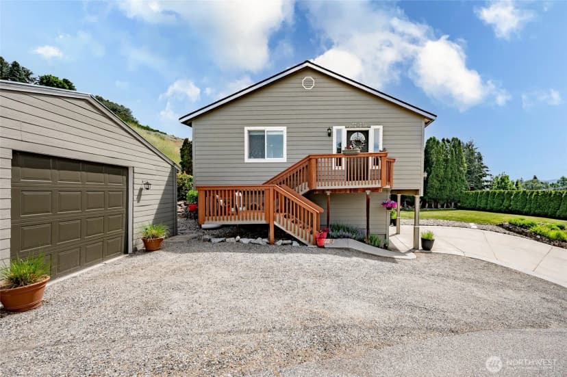 Property photo for 316 Easy Street, Wenatchee photo 3