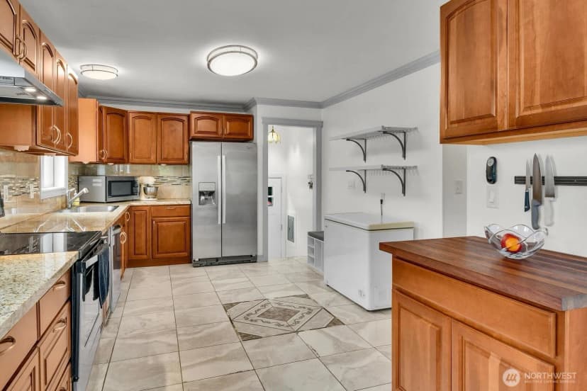 Property photo for 10820 Lake Ridge Drive S, Seattle photo 11