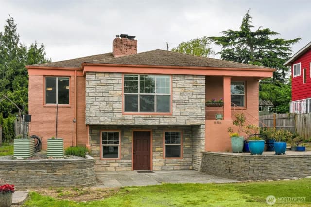 Property photo for 10820 Lake Ridge Drive S, Seattle photo 2