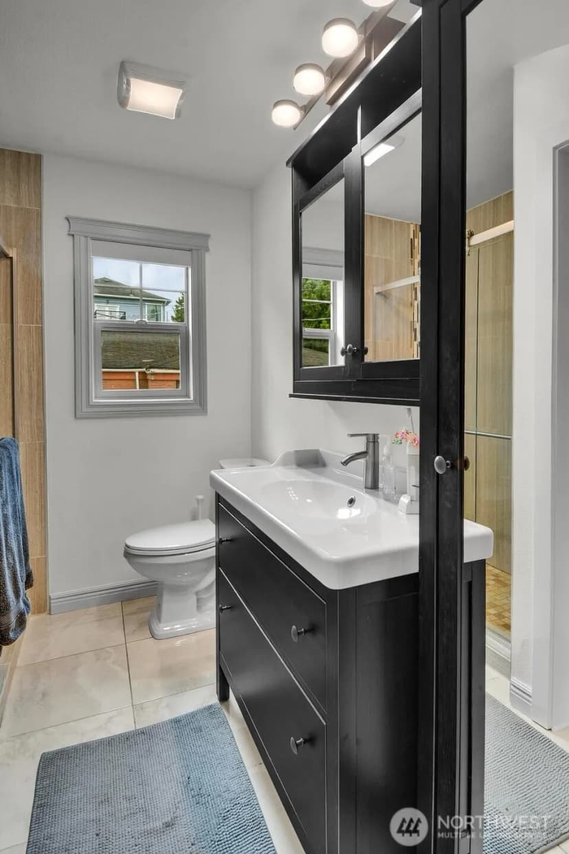 Property photo for 10820 Lake Ridge Drive S, Seattle photo 15