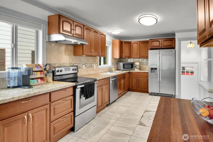 Property photo for 10820 Lake Ridge Drive S, Seattle photo 10