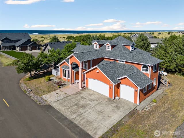 Property photo for 238 25th Street Nw, Long Beach