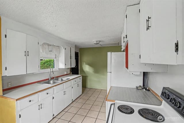 Property photo for 4435 Black Lake Blvd Sw, Olympia photo 5
