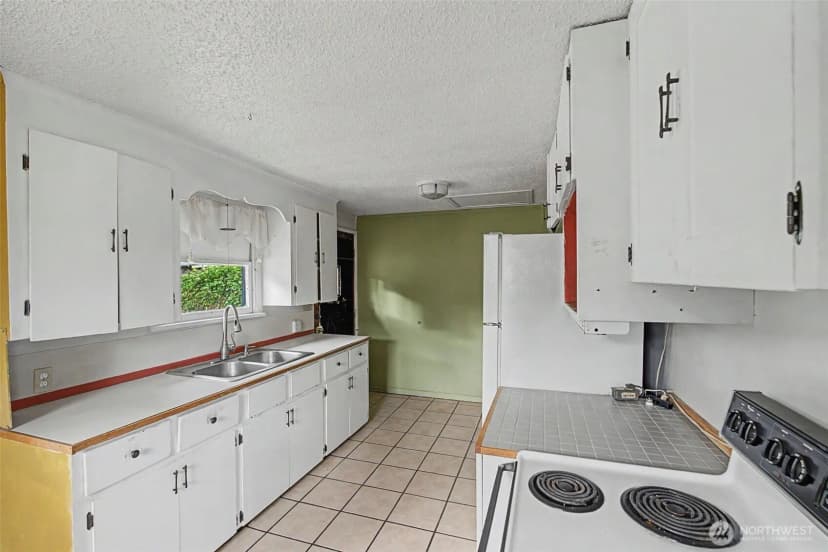 Property photo for 4435 Black Lake Blvd Sw, Olympia photo 5