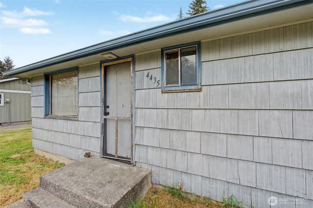 Property photo for 4435 Black Lake Blvd Sw, Olympia photo 2