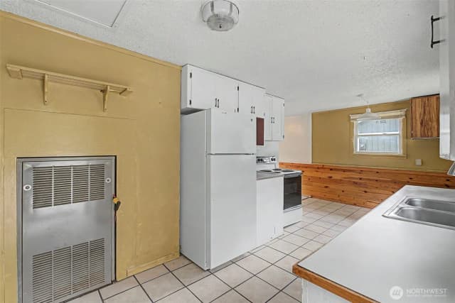 Property photo for 4435 Black Lake Blvd Sw, Olympia photo 3
