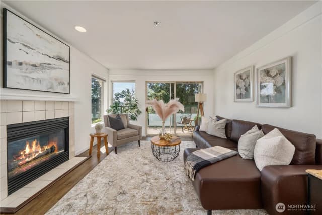 Property photo for 15335 Sunwood Boulevard #c301, Tukwila photo 3