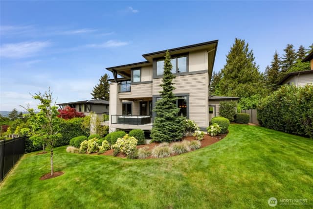 Property photo for 8451 Se 44th Street, Mercer Island photo 4
