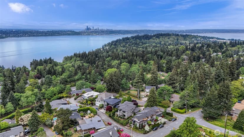Property photo for 8451 Se 44th Street, Mercer Island photo 6