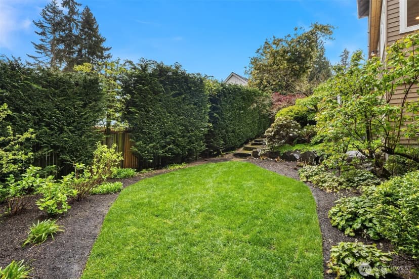 Property photo for 816 100th Avenue Se, Bellevue photo 36