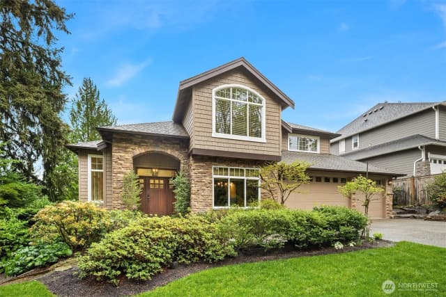Property photo for 816 100th Avenue Se, Bellevue
