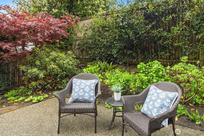 Property photo for 816 100th Avenue Se, Bellevue photo 34