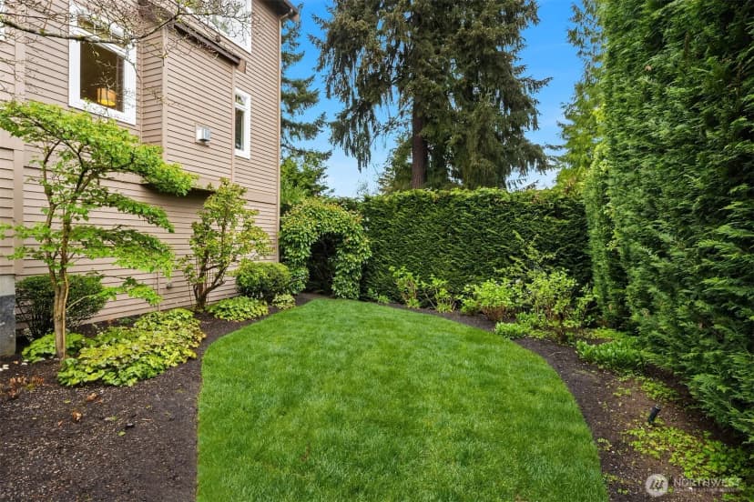 Property photo for 816 100th Avenue Se, Bellevue photo 35