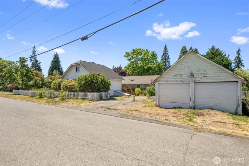 Property photo for 2119 Monroe Avenue, Everett photo 17