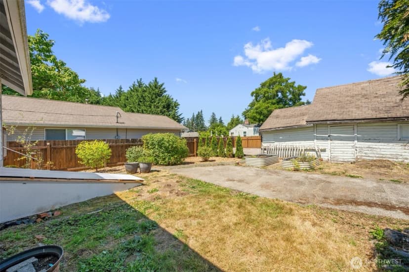 Property photo for 2119 Monroe Avenue, Everett photo 19