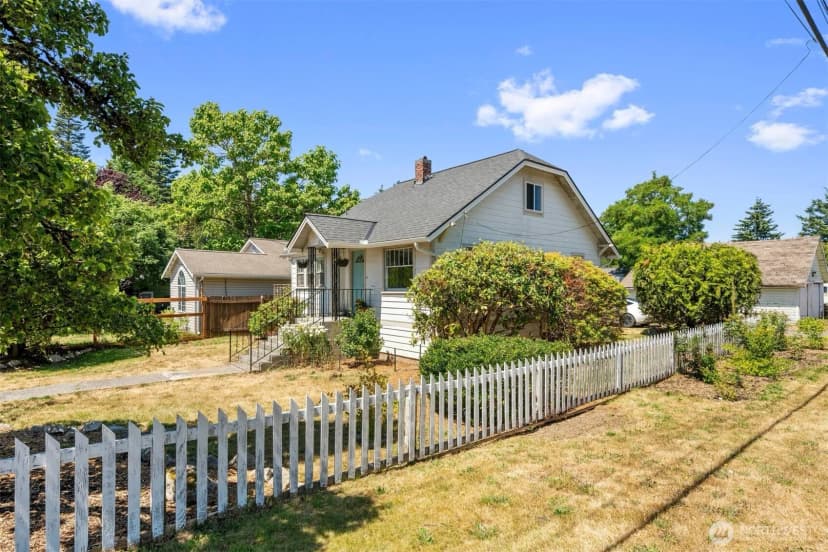 Property photo for 2119 Monroe Avenue, Everett photo 2