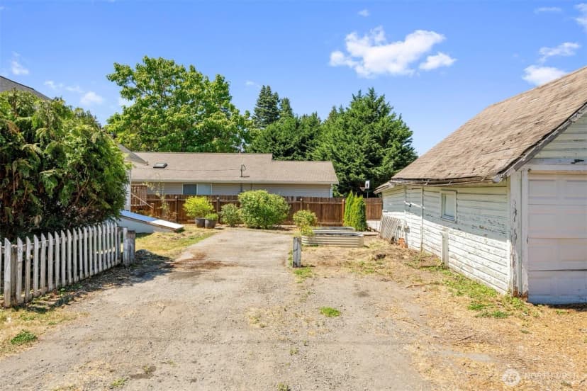 Property photo for 2119 Monroe Avenue, Everett photo 18