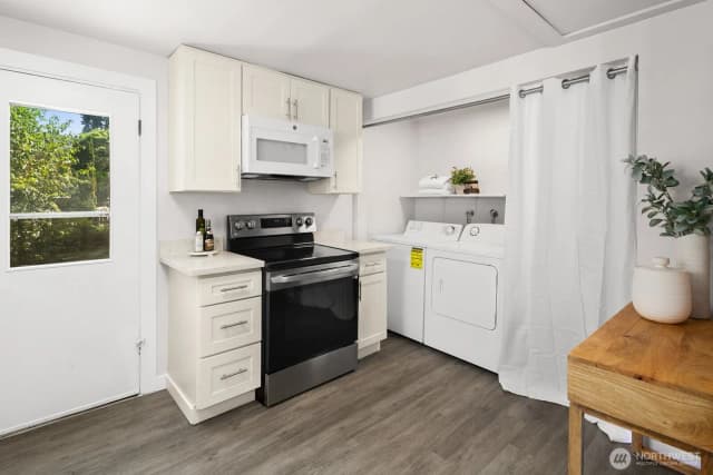 Property photo for 9032 15th Avenue Sw, Seattle photo 4