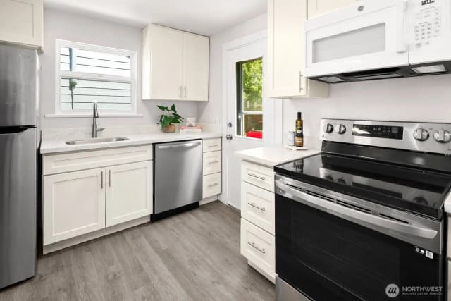 Property photo for 9032 15th Avenue Sw, Seattle photo 5
