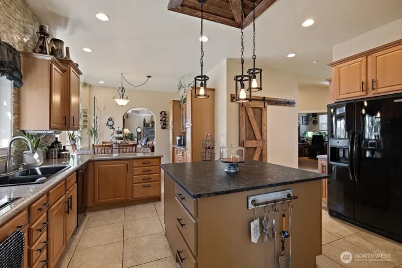 Property photo for 500 Saint Hilarire Road, Yakima photo 5