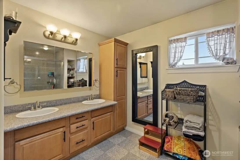 Property photo for 500 Saint Hilarire Road, Yakima photo 14