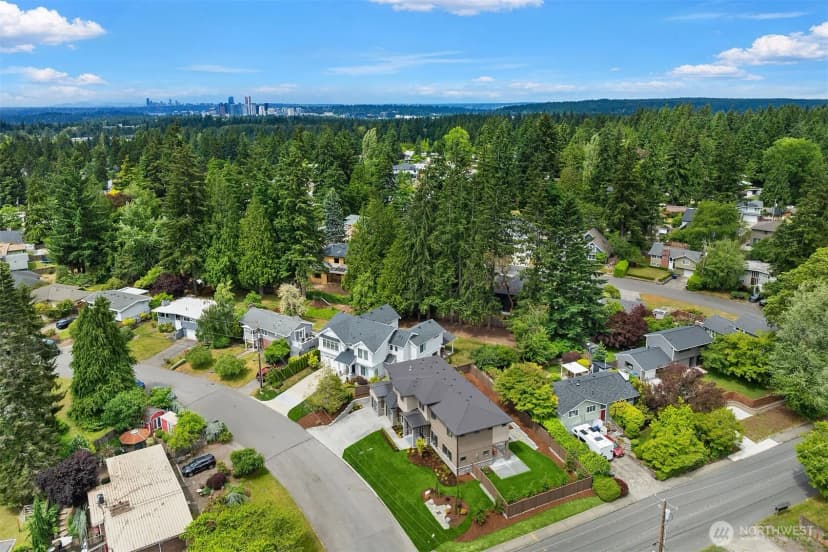 Property photo for 16390 Ne 1st Street, Bellevue photo 2