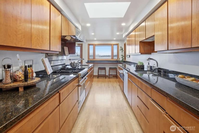 Property photo for 2514 Shoreland Drive S, Seattle photo 16