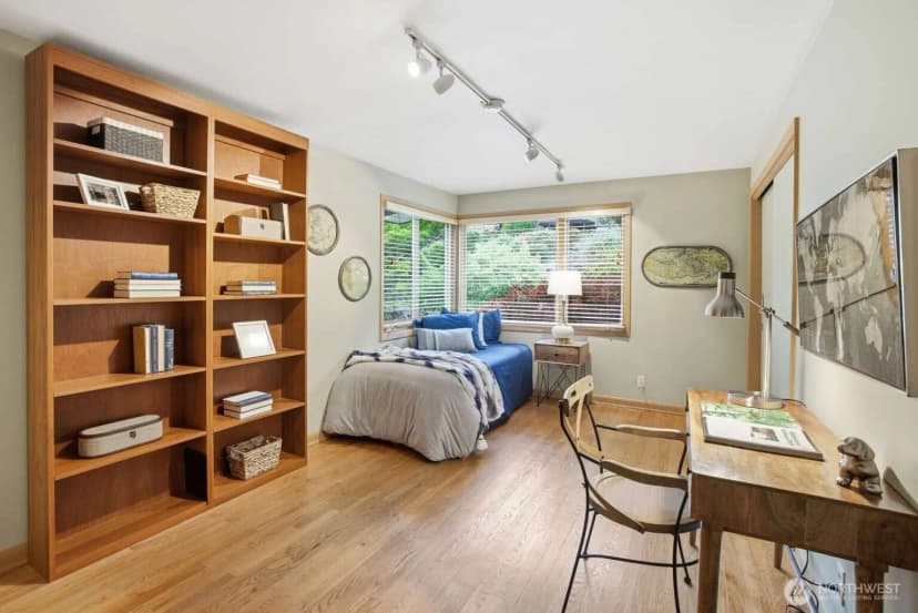 Property photo for 2514 Shoreland Drive S, Seattle photo 17