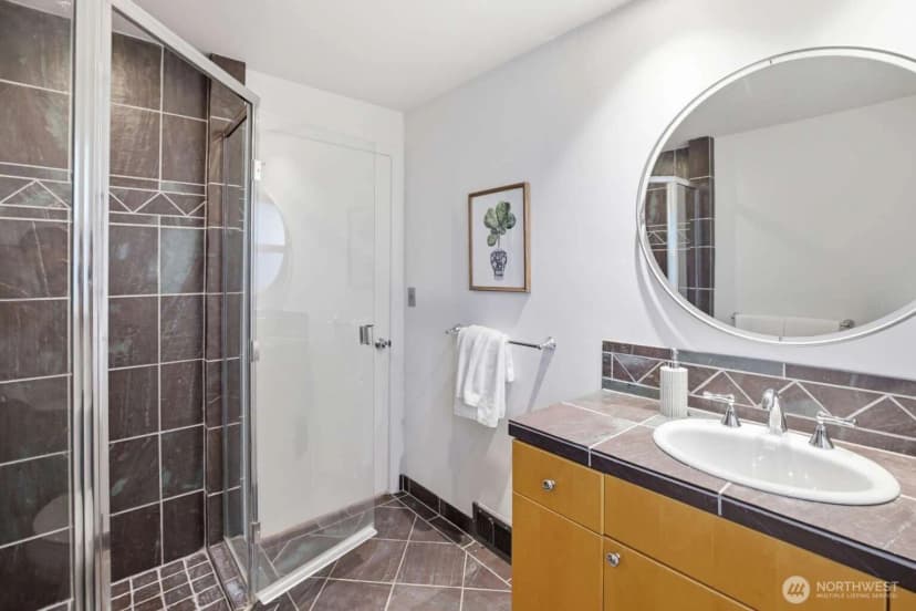 Property photo for 2514 Shoreland Drive S, Seattle photo 25