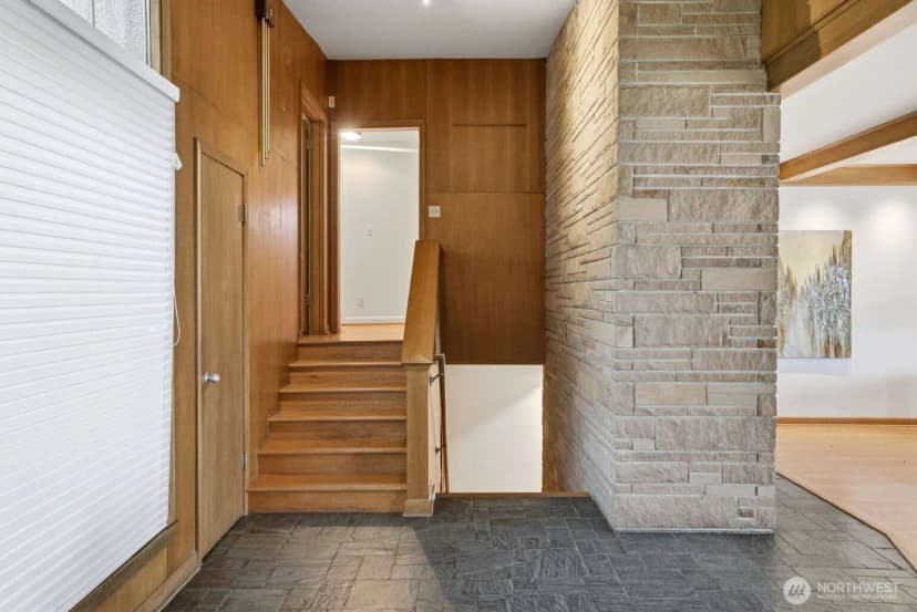 Property photo for 2514 Shoreland Drive S, Seattle photo 23