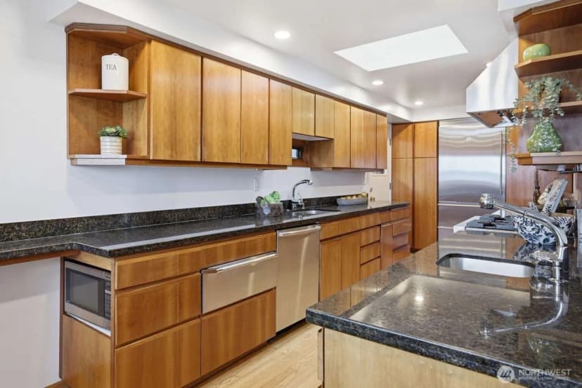 Property photo for 2514 Shoreland Drive S, Seattle photo 14