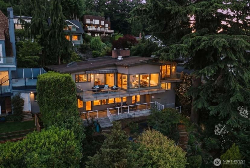 Property photo for 2514 Shoreland Drive S, Seattle photo 2