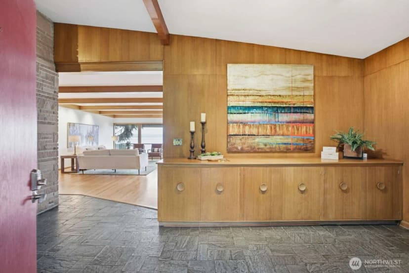 Property photo for 2514 Shoreland Drive S, Seattle photo 5