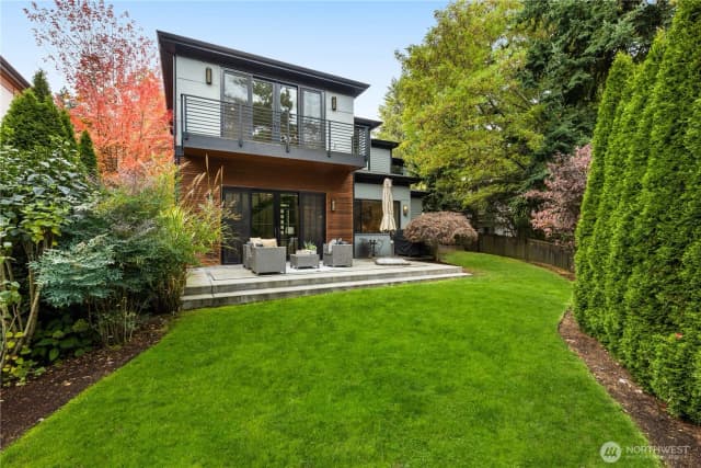 Property photo for 7002 93rd Avenue Se, Mercer Island photo 2