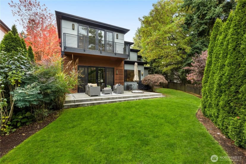 Property photo for 7002 93rd Avenue Se, Mercer Island photo 2