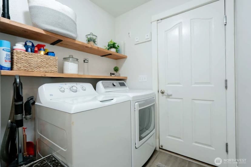 Property photo for 1711 Main Street, Lynden photo 17
