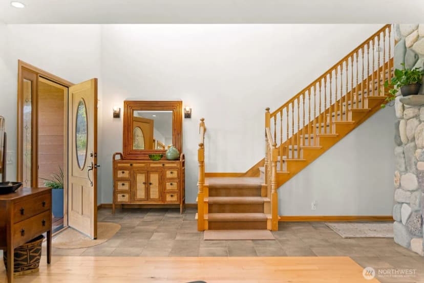 Property photo for 19 Mariposa Lane, Winthrop photo 4