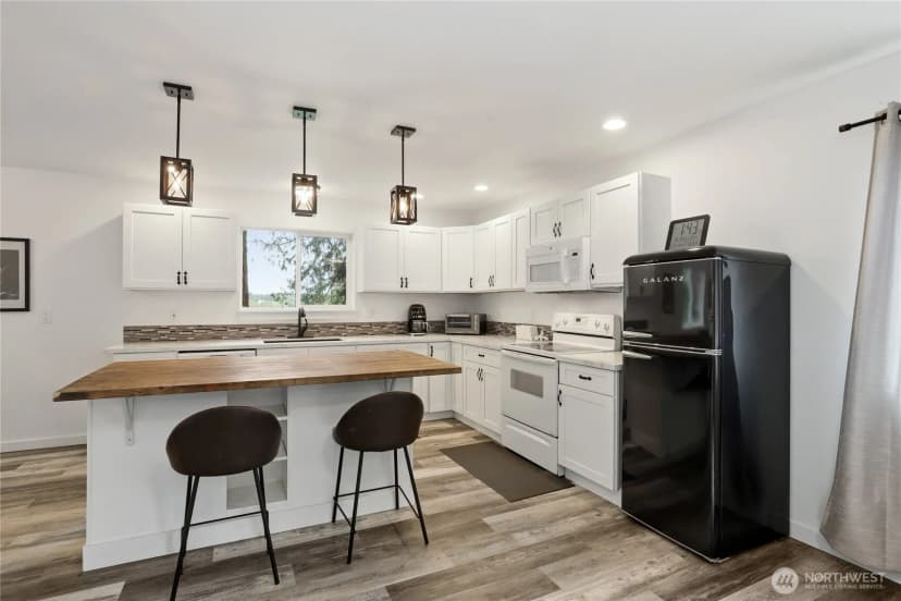 Property photo for 210 E Panorama Drive, Shelton photo 8