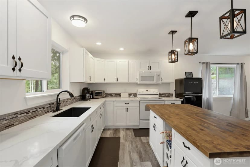 Property photo for 210 E Panorama Drive, Shelton photo 11
