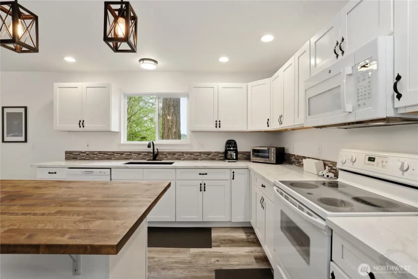 Property photo for 210 E Panorama Drive, Shelton photo 9