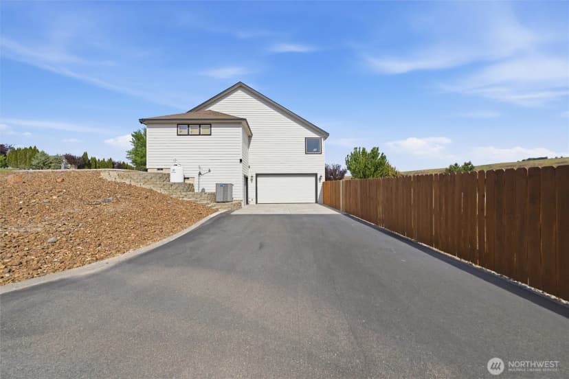 Property photo for 98303 E Ridgeview Drive, Kennewick photo 20